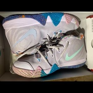 KYRIE 4 (GS) basketball shoes